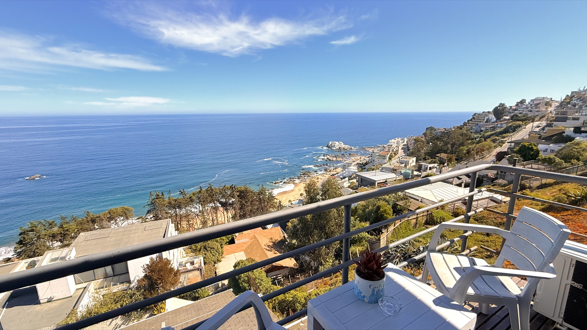 Balcón de Hotel Dei Templi con vista panorámica al océano Pacífico en Reñaca